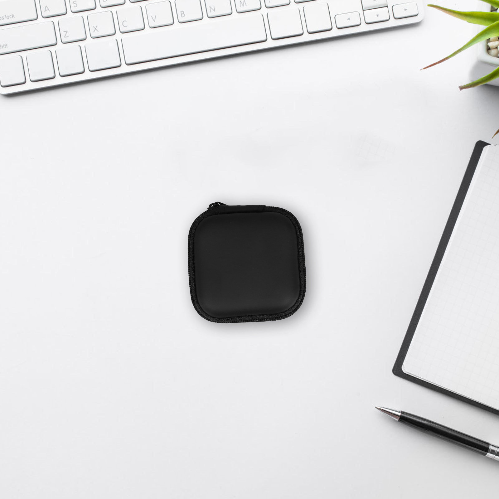 5個入りイヤホン収納ケース。小型で持ち運びやすいハードケース - Headphone Case Hard のレビューと価格